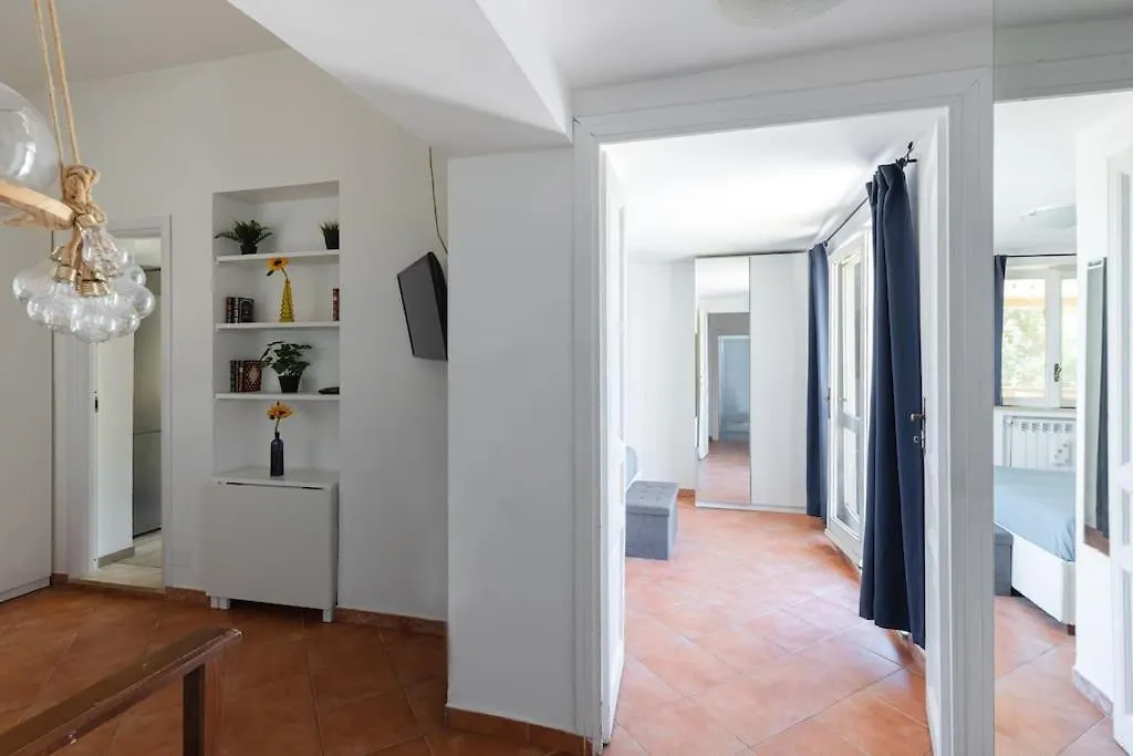 Penthouse With Jacuzzi On Private Terrace In Trastevere Rome Apartment