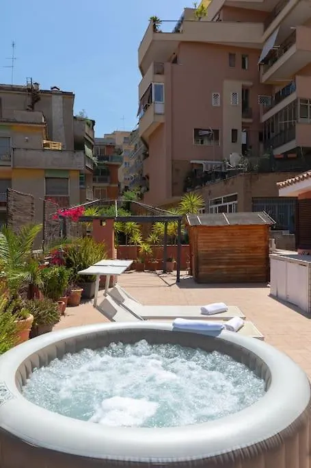 아파트 Penthouse With Jacuzzi On Private Terrace In Trastevere 로마